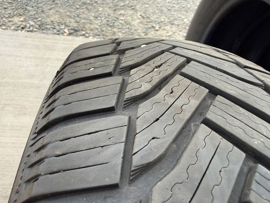 4бр. ОТЛИЧНИ Зимни Гуми 195/65R/15 -MICHELIN- DOT:0520- 6.2мм.+6.0мм.