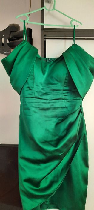 Vand rochie eleganta pentru eveniment