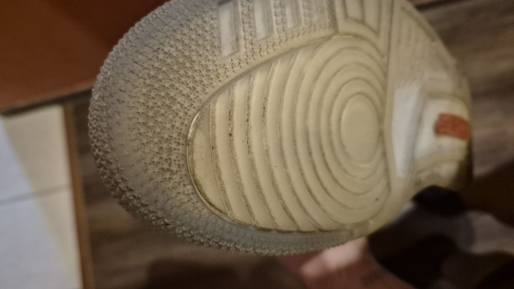 Adidasi Nike, Jordan Courtside