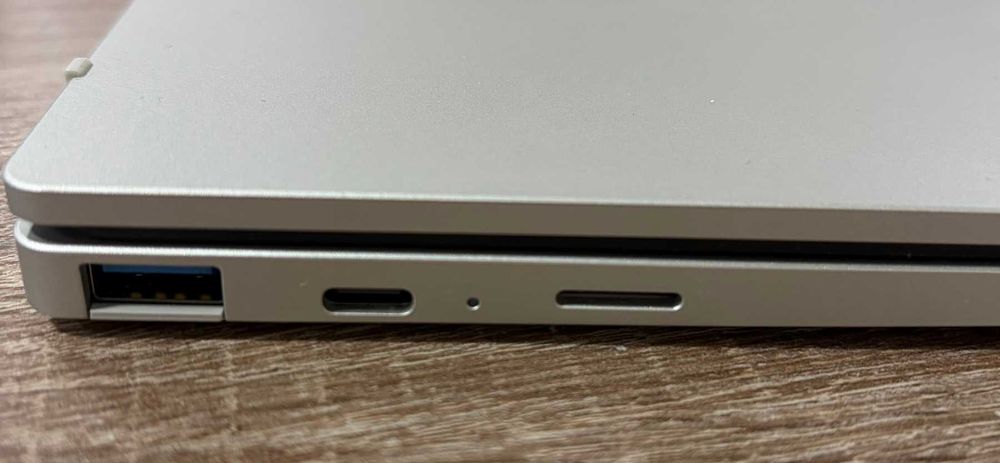 Лаптоп Galaxy chromebook go