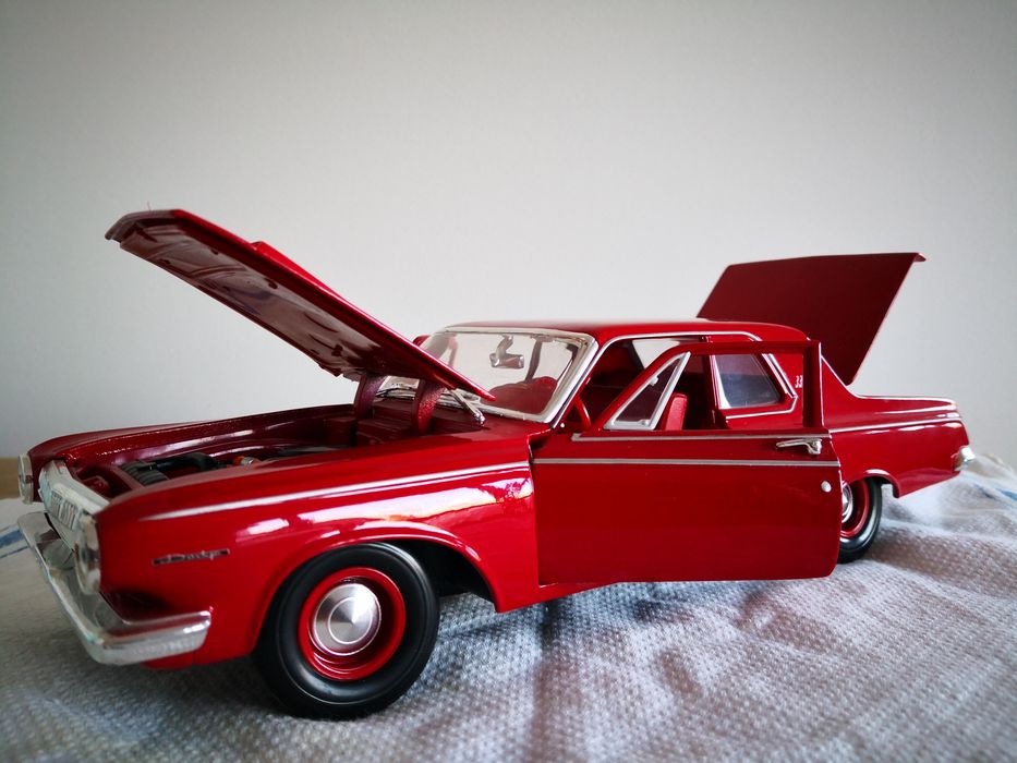 1:18 Dodge 30 см