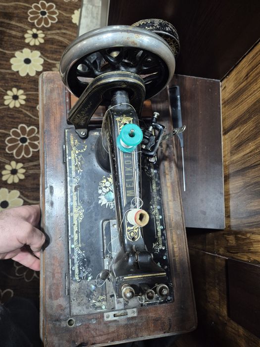 Продавам шевна машина MELIKOFF