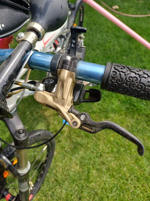 Bicicleta roți 26" cu frâne hidraulice,full suspensie.