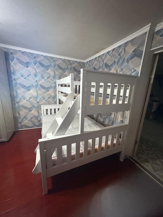 Двух ярусный кровать