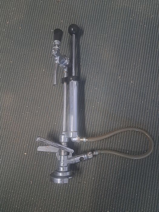 Dozator manual bere vin palincă