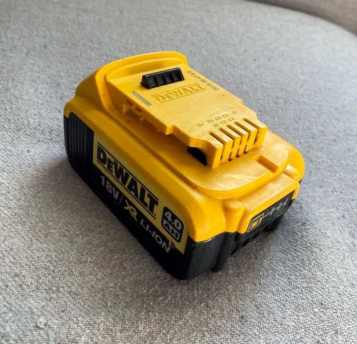 Acumulator DeWalt DCB182-XJ 18V 4.0Ah Li-Ion XR