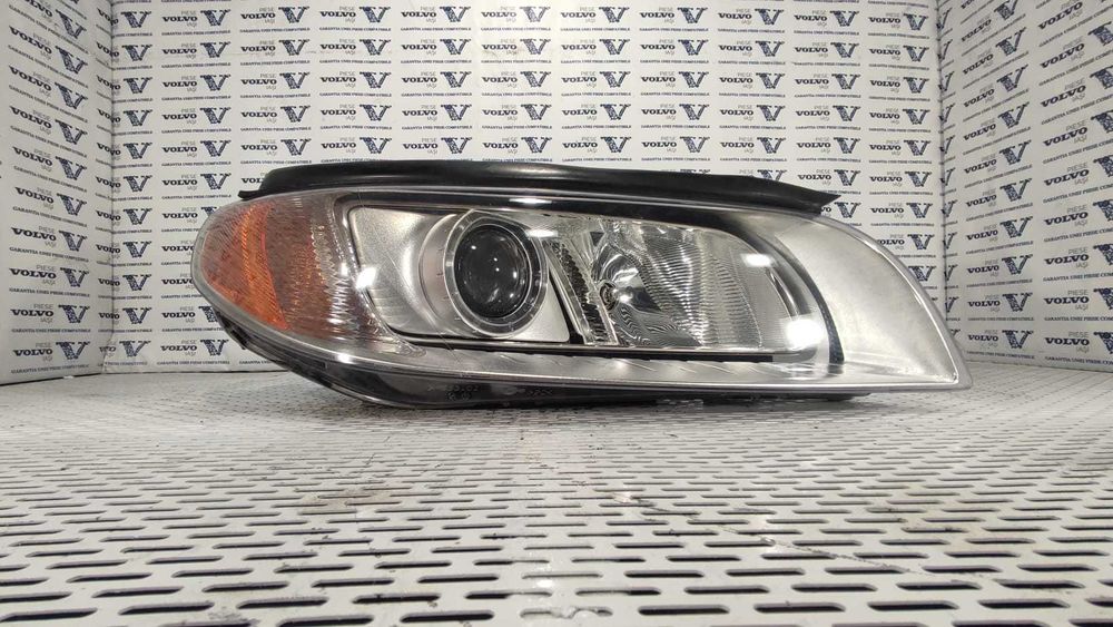 Far dreapta XENON OEM VOLVO S80 V70 S70 2008 - 2013