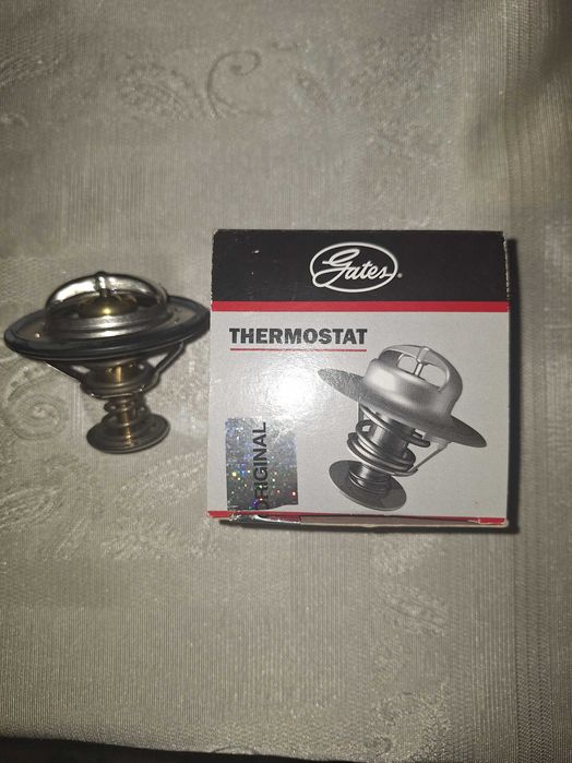 Продавам термостат за Мицубиши Паджеро Спорт