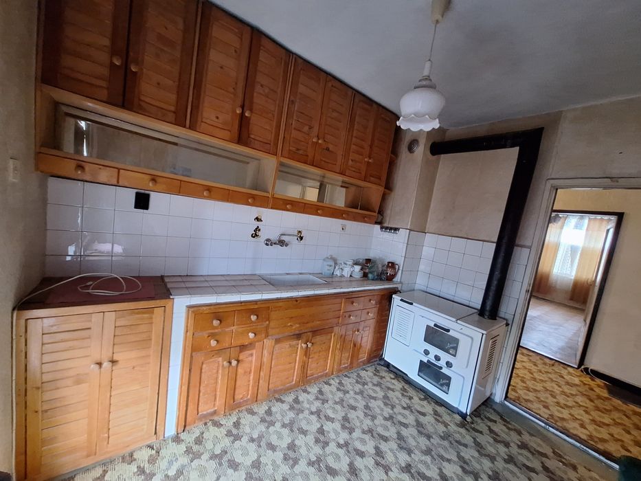 Продава се Четиристаен апартамент в Търговище, Център - 90 кв.м за 923 €/кв.м - Снимка #3