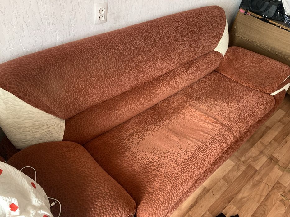 срочно продается диван. торг есть