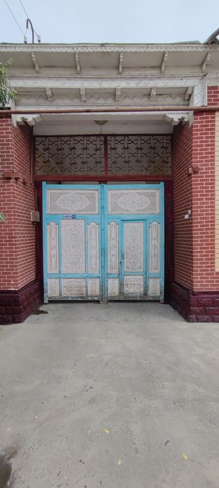 Darvoza sotiladi qalin yoğoch darvoza srochni 150$ sotiladii