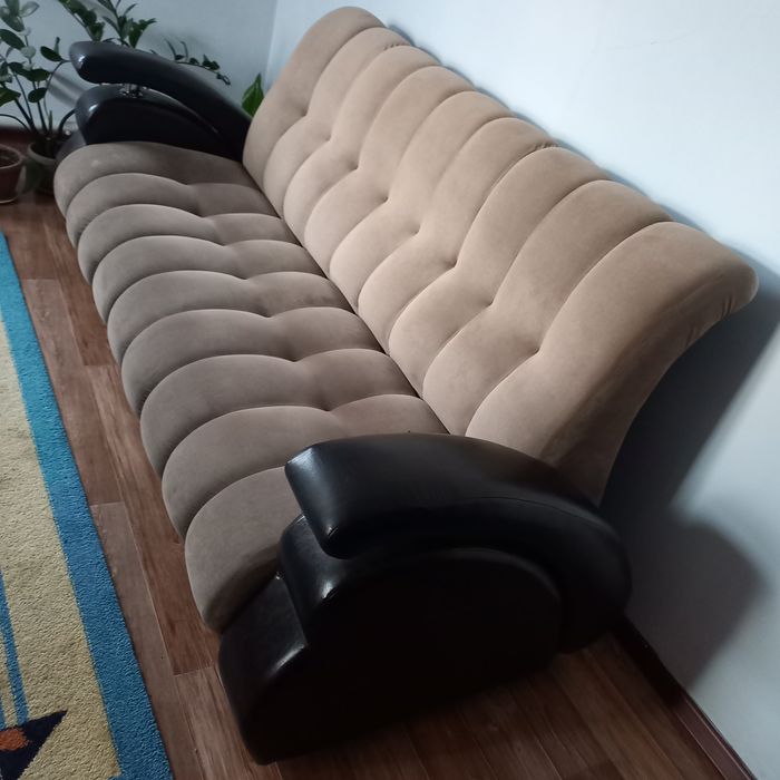 Диван с двумя креслами