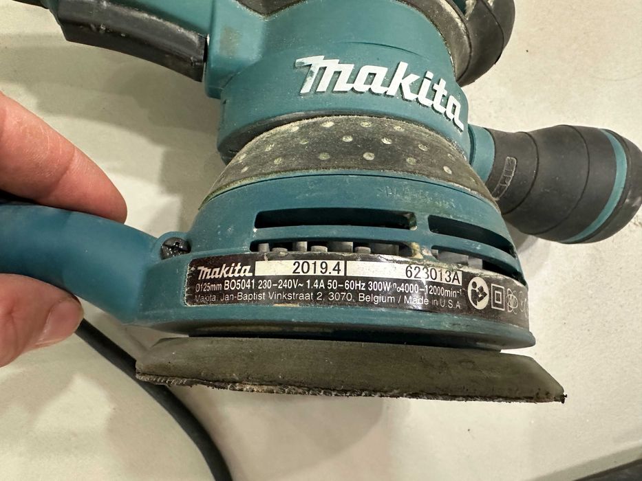 Slefuitor cu excentric Makita BO5041 125mm 300W - profesional, cu cutie de praf