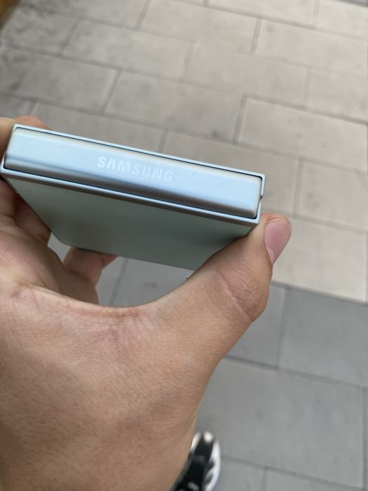 Срочная продажа z flip 6 256гб