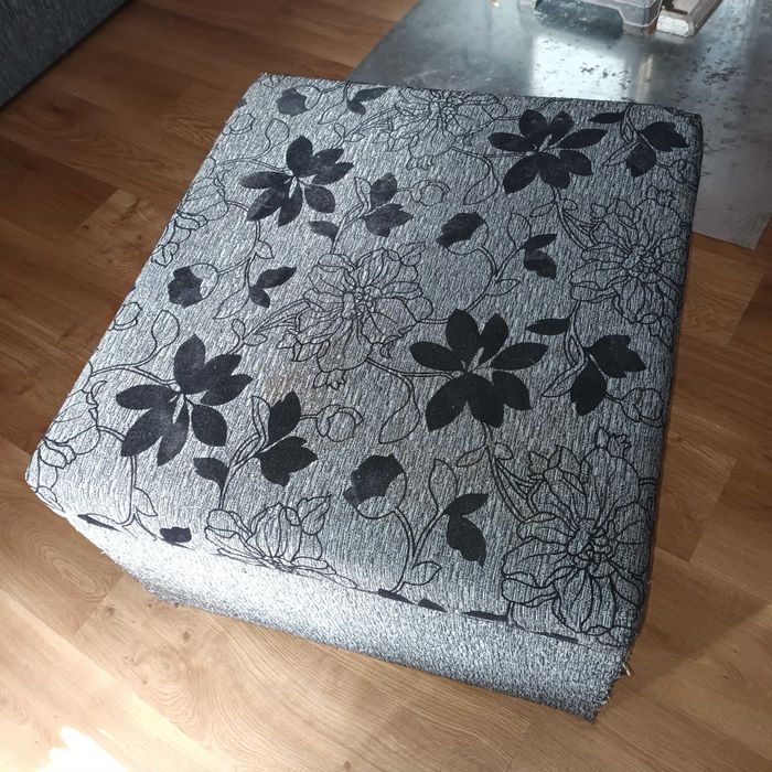 нова табуретка 70 х 70 х 50