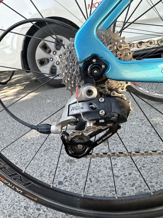 Twitter R10 карбон