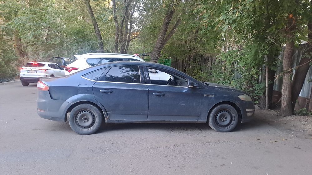 Продам машину форд