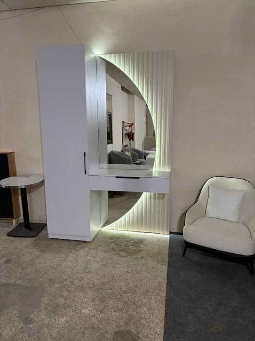 Прихожка с зеркалом подсветкой