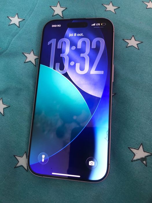 Vând iPhone 17, 256GB, într-o stare foarte bună, funcționează impecabil