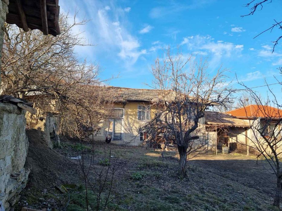 Продава се Къща в с. Ивански, Област Шумен - 941 кв.м за 29 €/кв.м - Снимка #3