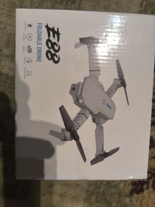 Дрон четири перки двойна камера в калъф чисто нов
