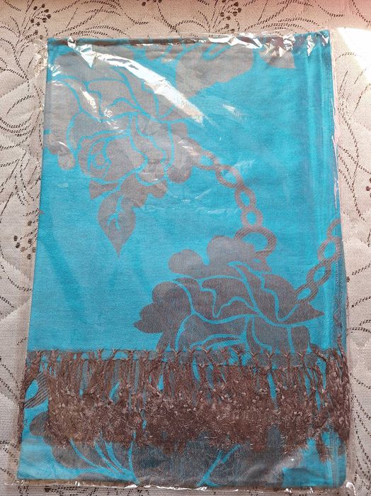 Шал за есента и началото на зимата в 5 цвята, принт в различни цветове