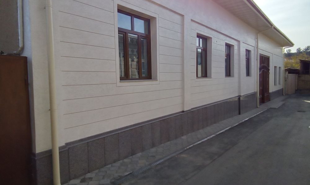 Частный дом в городе.