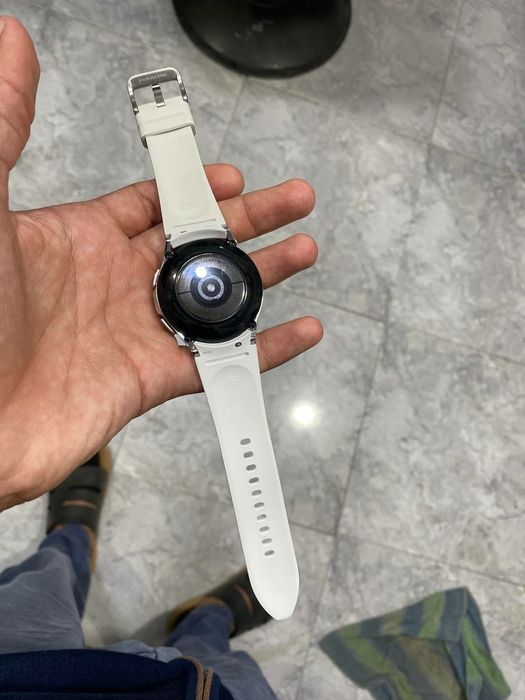Bugungi E'lonimizda Galaxy Watch 4 classic 42 mm
