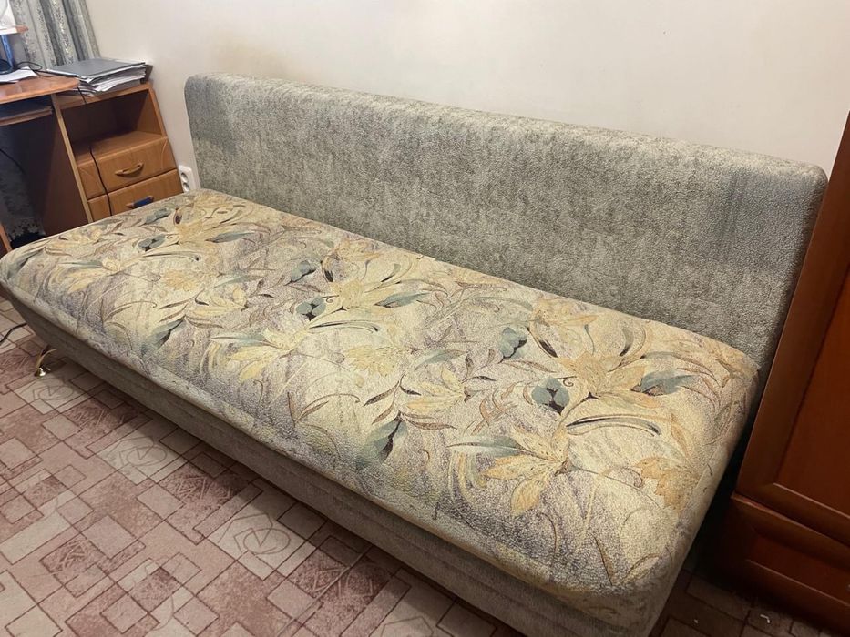 Продам диваны, платяной шкаф, холодильник