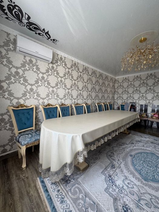 Продаётся гостинный стол со стулями