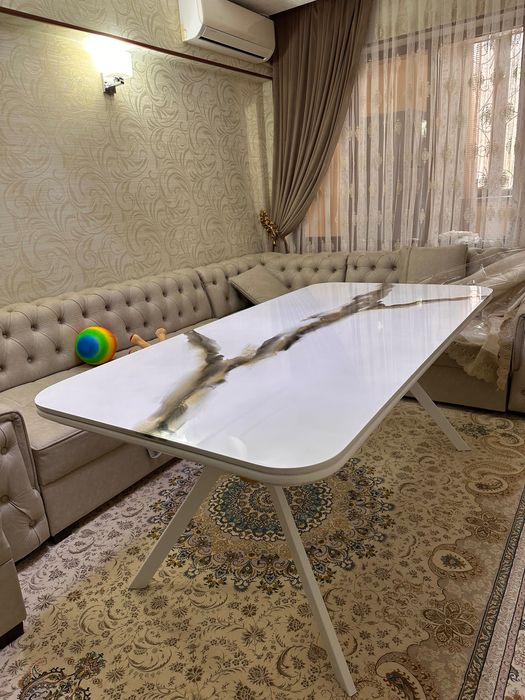 Стол новый подходит и для зала и для кухни