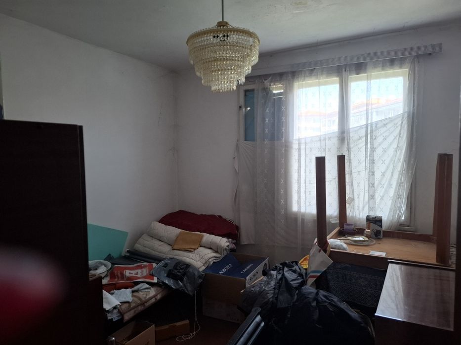 Продавам просторен тухлен апартамент 4+1