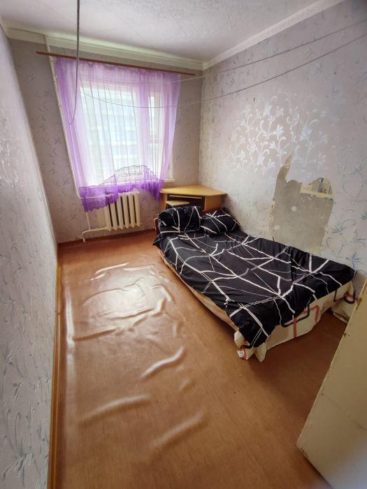 3 комн.. 4 мкр, 20 дом , 4 этаж.