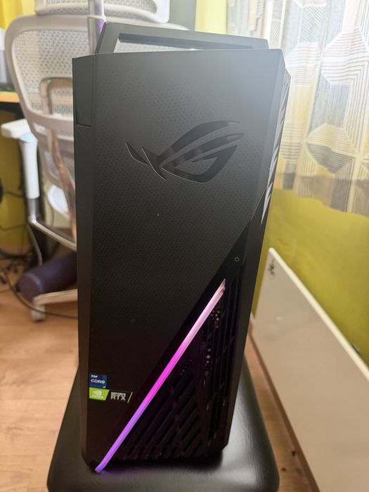 Asus ROG компактна mATX кутия