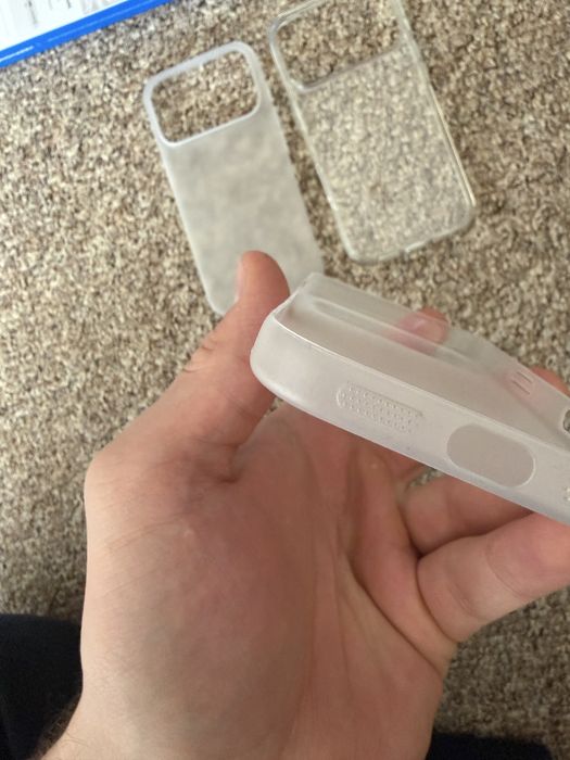 Продам 3 чехла на айфон 17 про