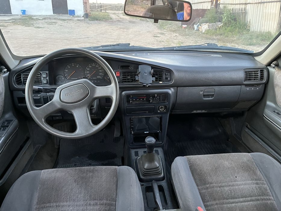 Mazda 626  на бодром ходу