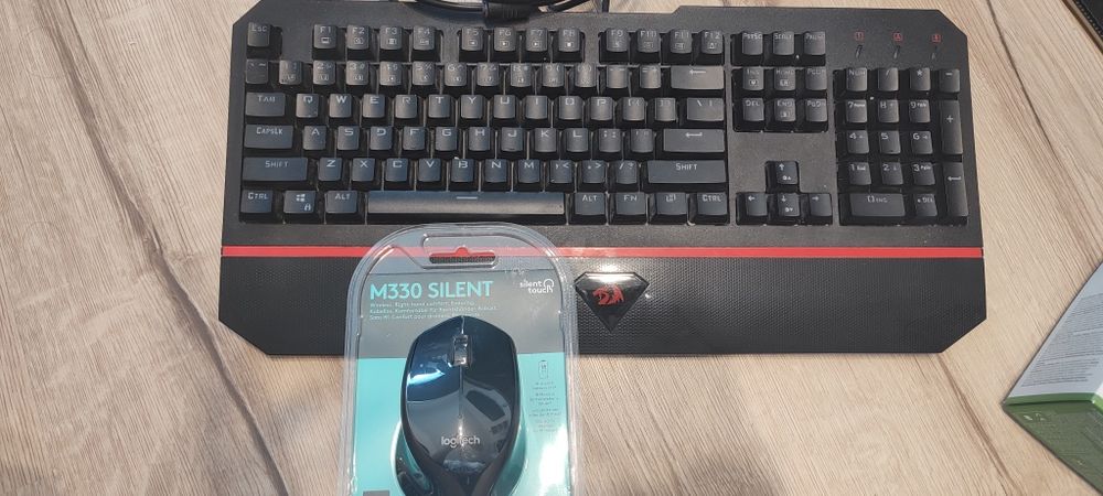 Tastatura gaming + mouse + mosepad
