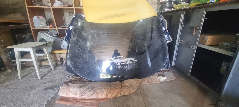 Заднее стекло на Марк 2 90 кузов. С дворником в идеальном состоянии. .