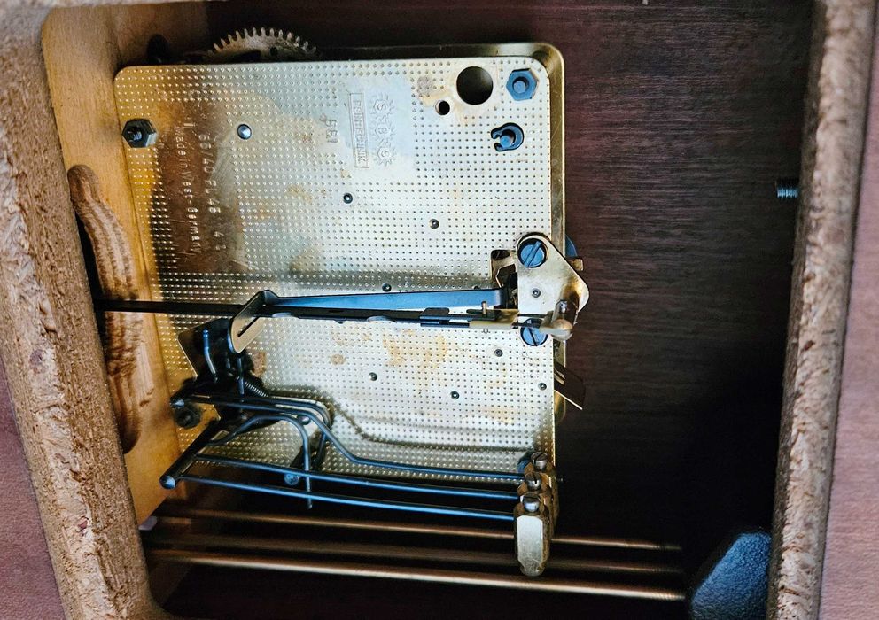 Ceas de perete cu pendula si 2 greutati SBS Feintechnik 2
