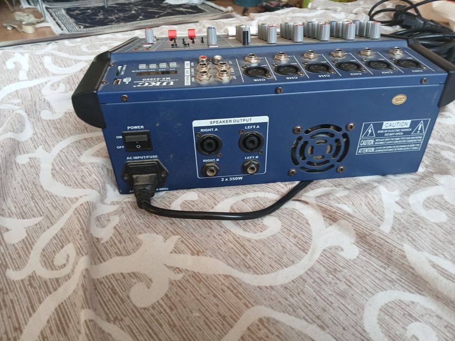 Продава се пулт с две колони марките се виждат