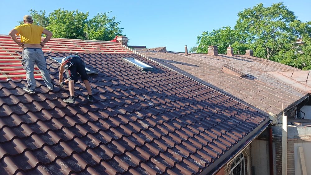 Executăm acoperișuri complete în toată România! Țiglă metalică, dulgherie și reparații. Ofertă avantajoasă, materiale de calitate. Sună acum 075868027