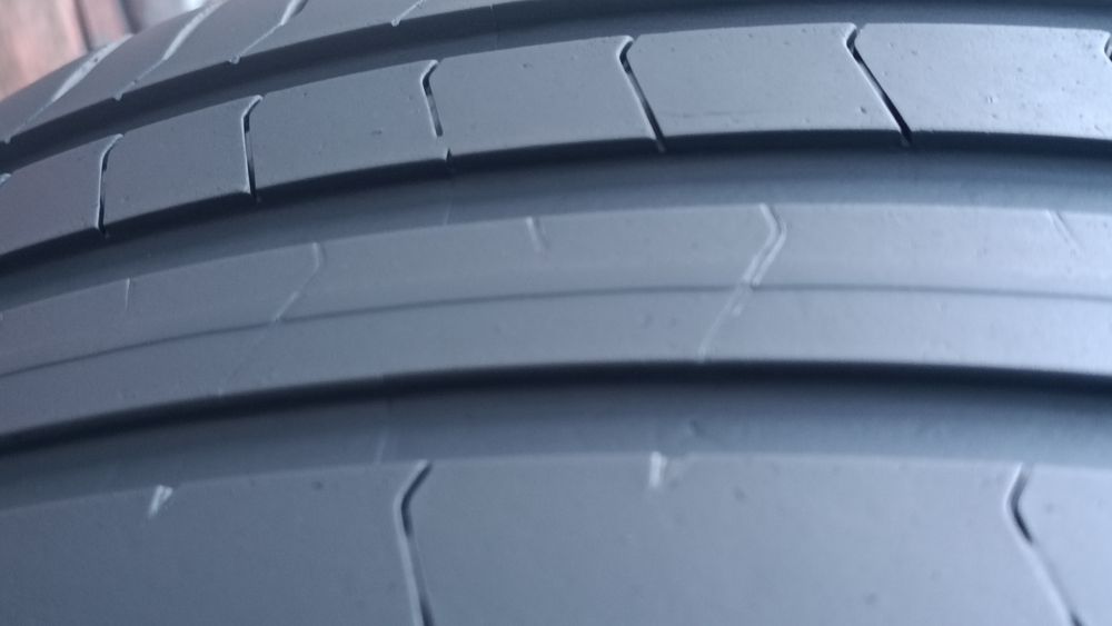 255/35/20 Pirelli
