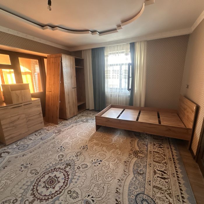 Спальный гарнитур новый почти