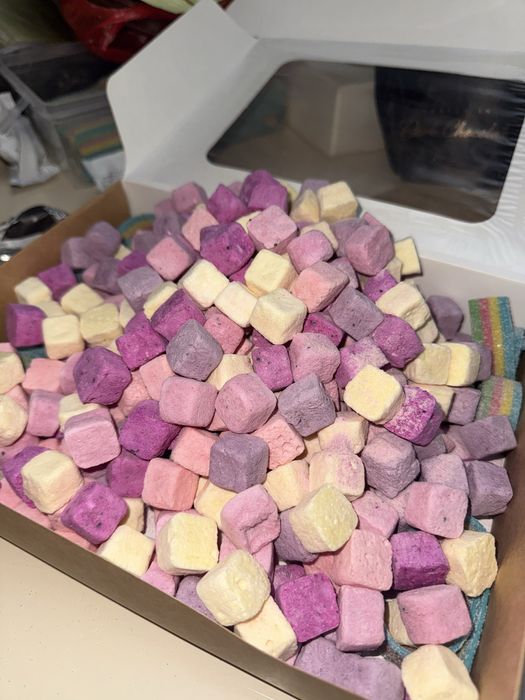 Сублимированные клубника и мороженое