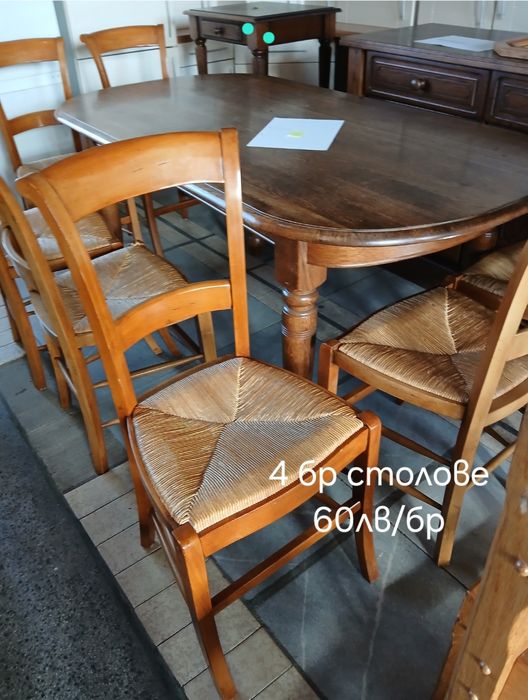 Трапезни столове от масивно дърво