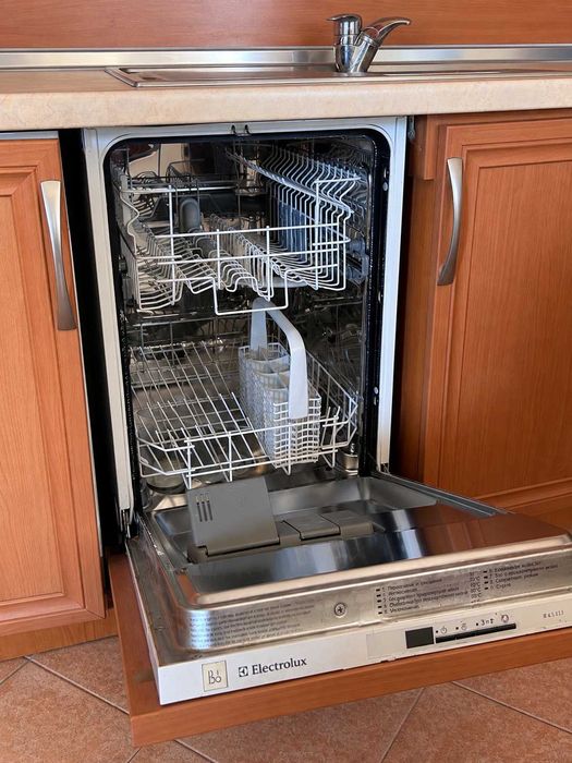 Съдомиялна за вграждане Electrolux ESL 4131 – 45 см