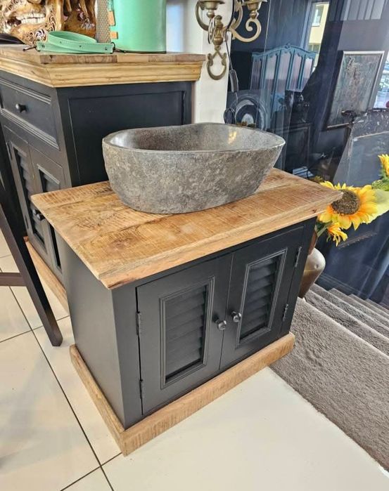 Чисто нов Шкаф от мангово дърво мивката не се продава