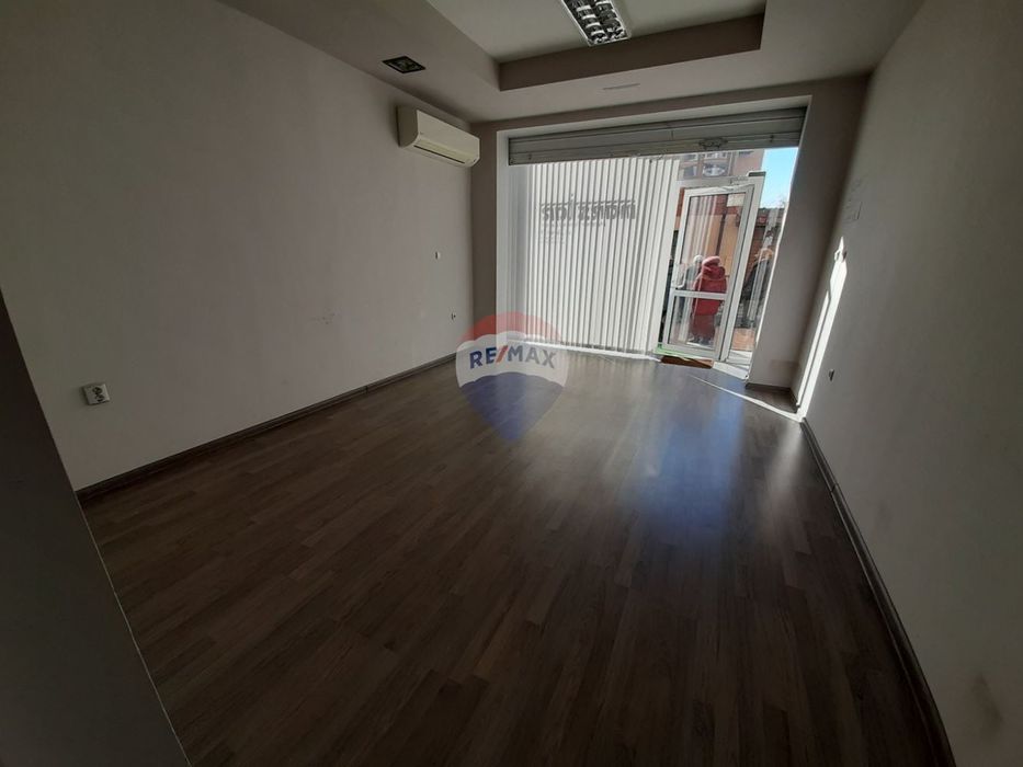 Дава се под наем Магазин в Варна, Гръцка махала - 56 кв.м за 382.5 € - Снимка #3