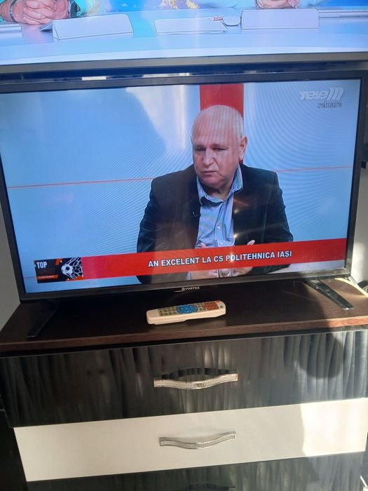 Vând TV   Vortex de 32 inghi 81cm și tv Horizot