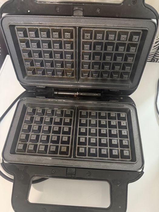 Вафельница Breville